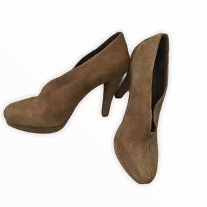 Via Neroli tan suede leather heeled booties. Size 7.5